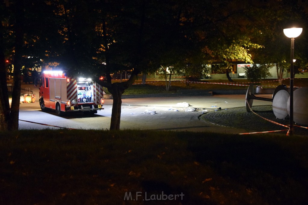 Einsatz BF Messerstecherei Koeln Neustadt Nord Eberplatz Platzmitte P009.JPG - Miklos Laubert